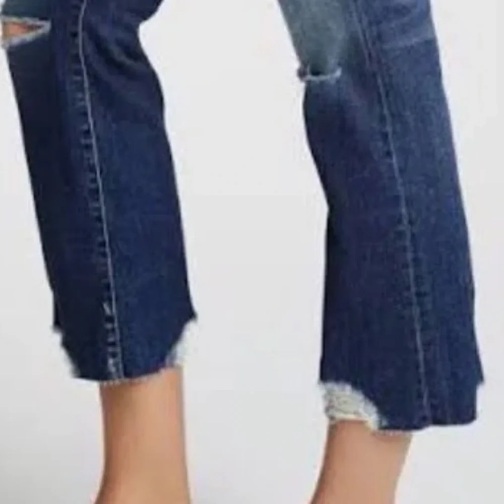 J Brand Selena Mid Rise Crop - Picture 1 of 4